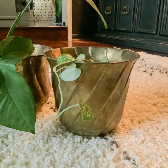 ✨SOLD✨Two Vintage Matching Brass Planters - Picture 2 of 6